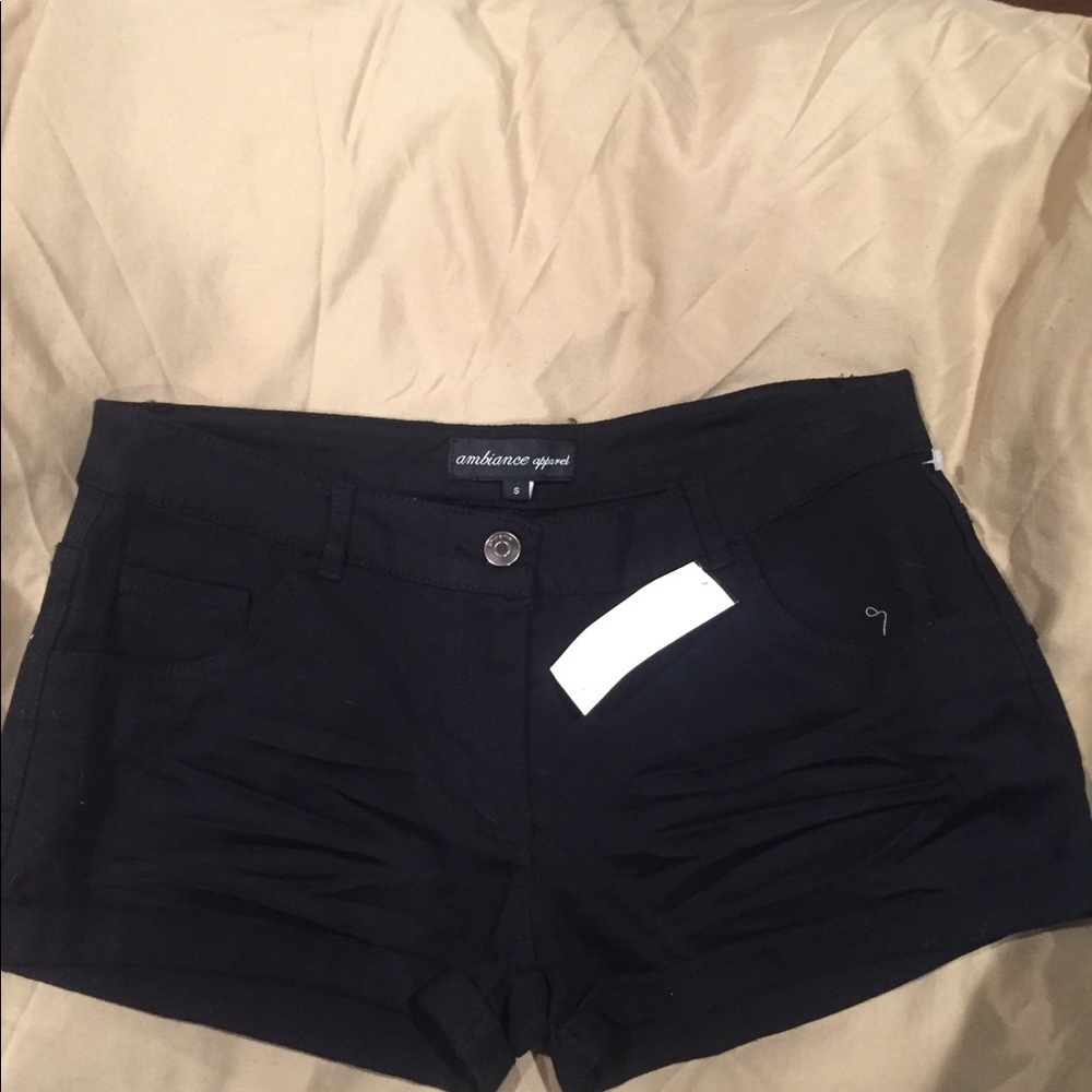 Black short - Picture 5 of 7
